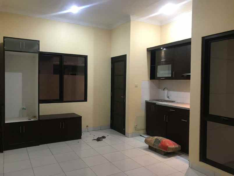 dijual rumah peona metropolitan