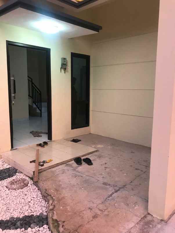 dijual rumah peona metropolitan