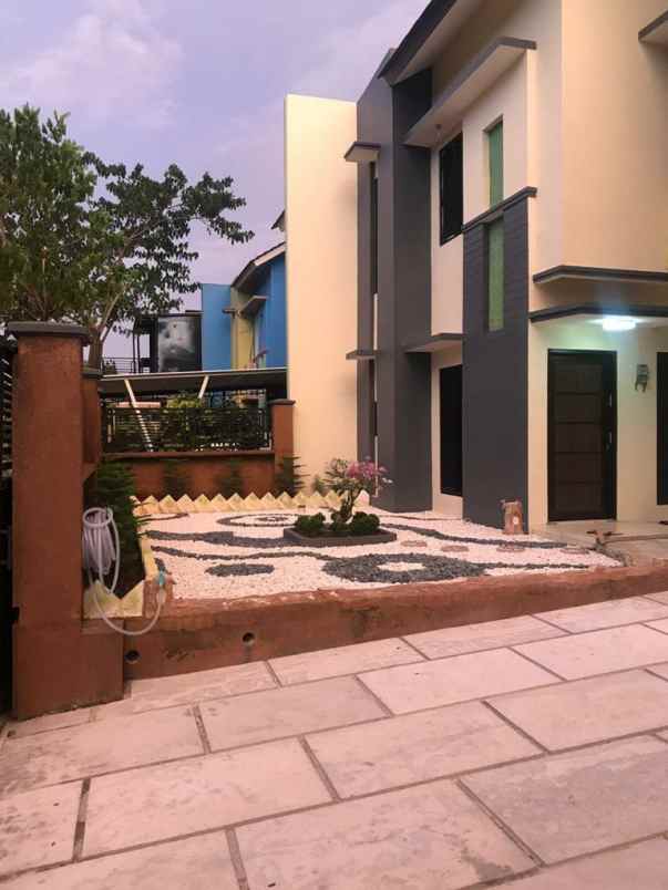 dijual rumah peona metropolitan