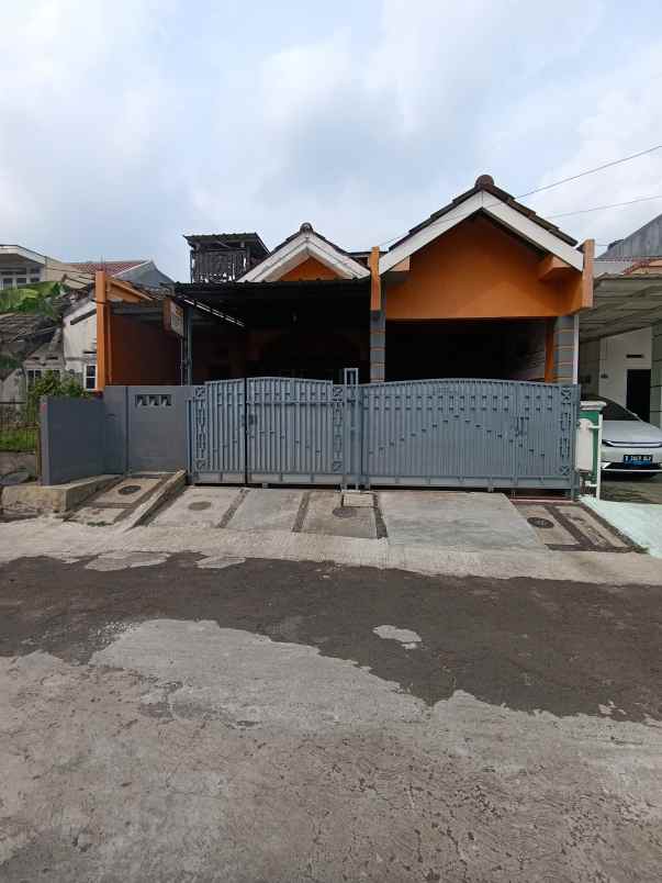 dijual rumah perumahan kalibaru permai