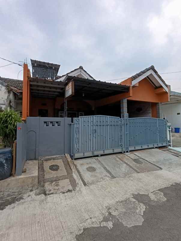 dijual rumah perumahan kalibaru permai