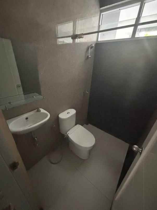 dijual rumah perumahan kemang pratama 2