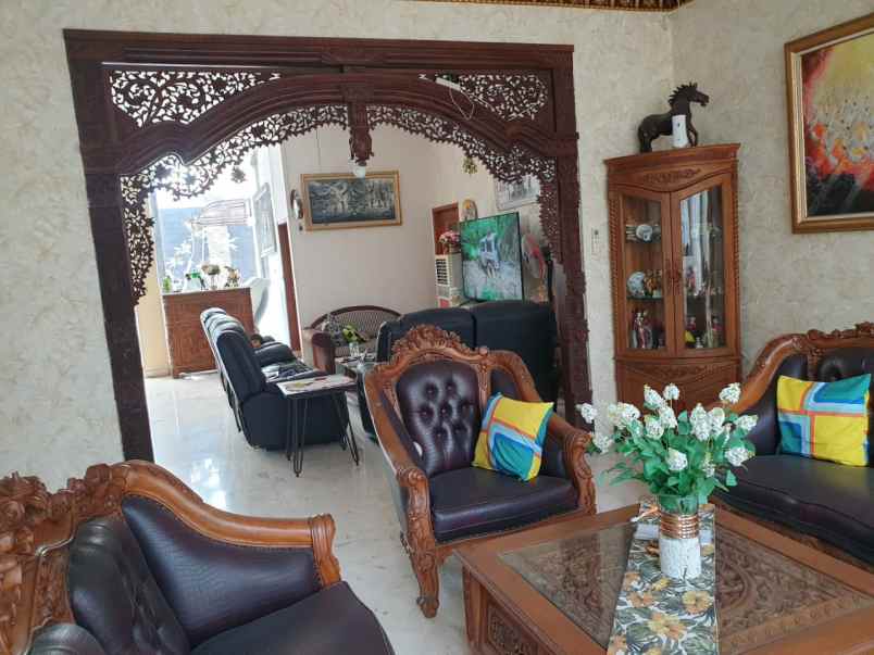 dijual rumah perumahan menteng royal