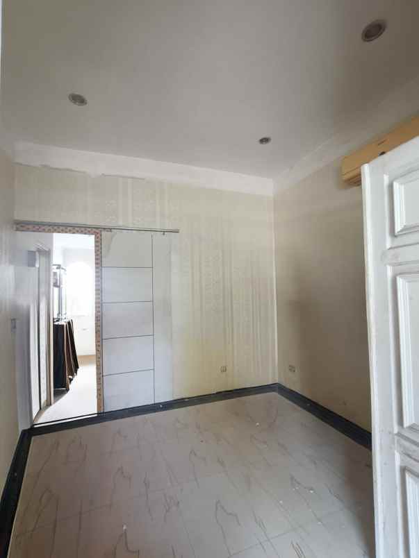 dijual rumah perumahan nirwana