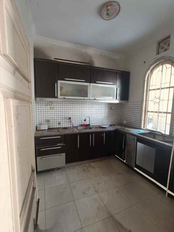 dijual rumah perumahan nirwana