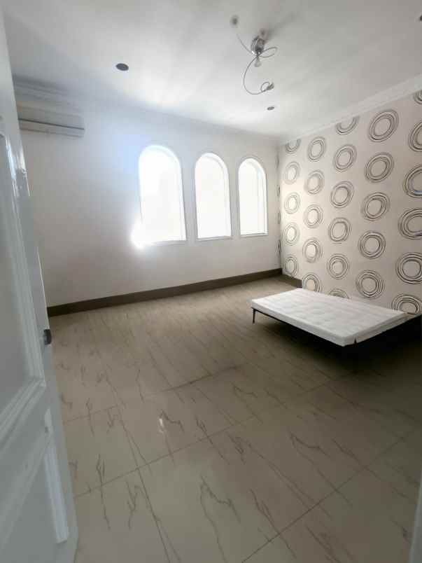 dijual rumah perumahan nirwana