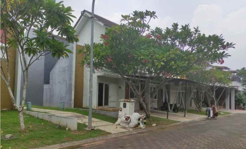 dijual rumah perumahan serpong lagoon