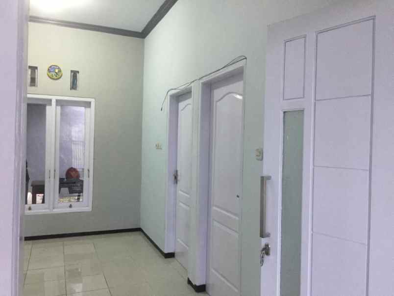 dijual rumah perumahan taman kusuma