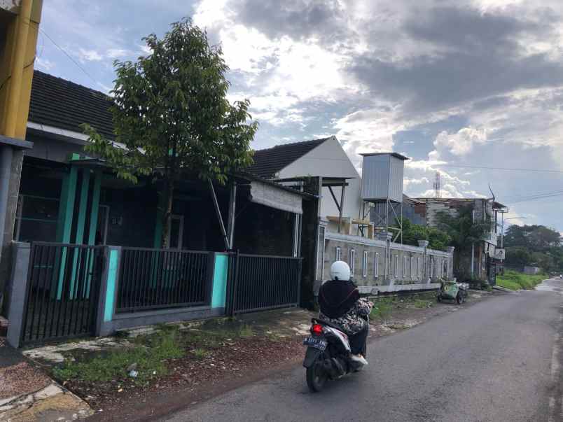 dijual rumah perumahan taman kusuma