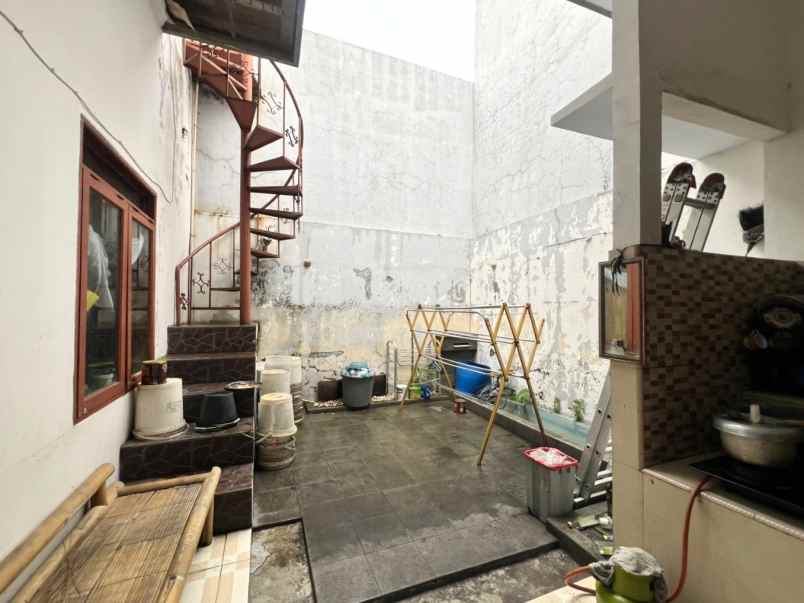 dijual rumah perumahan villa mutiara