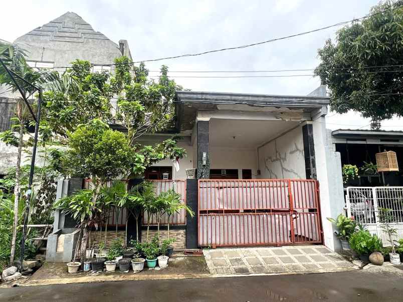 dijual rumah perumahan villa mutiara