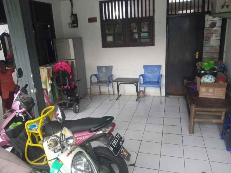 dijual rumah perumnas depok 1
