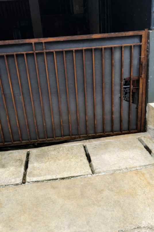 dijual rumah perumnas depok 1