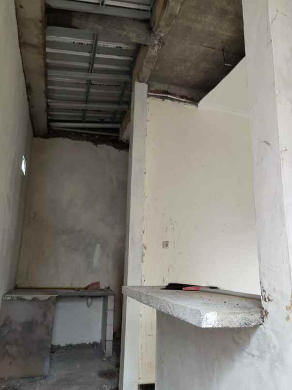 dijual rumah pesanggrahan