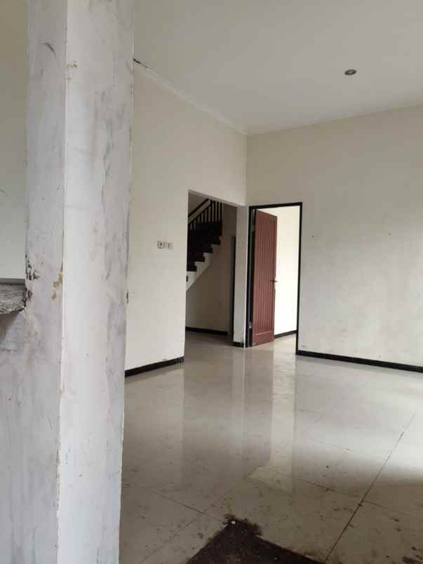 dijual rumah pesanggrahan