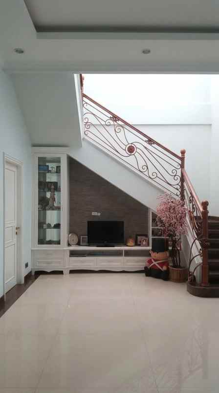 dijual rumah pesona khayangan margonda