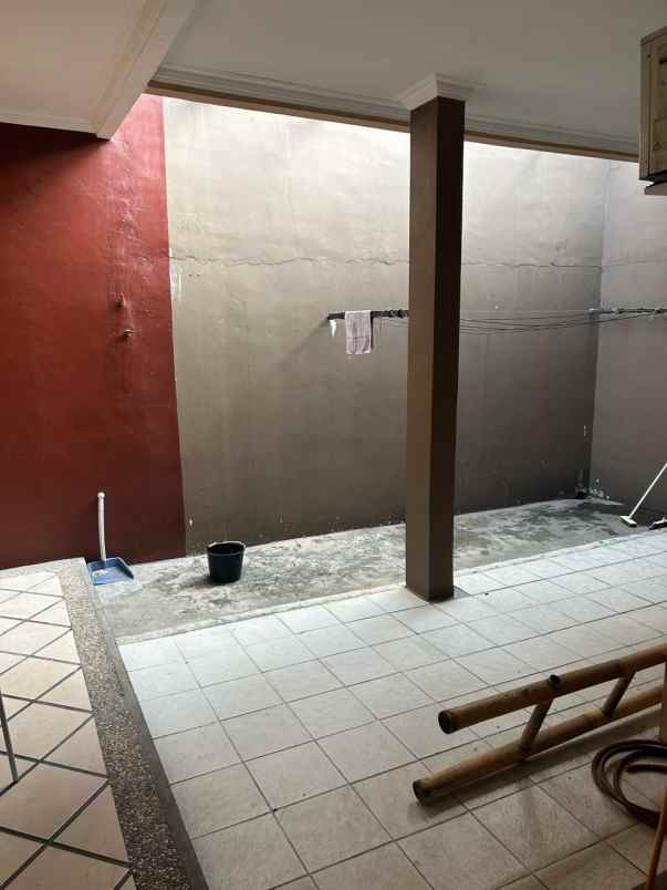 dijual rumah pinus regency