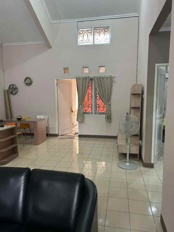 dijual rumah pinus regency