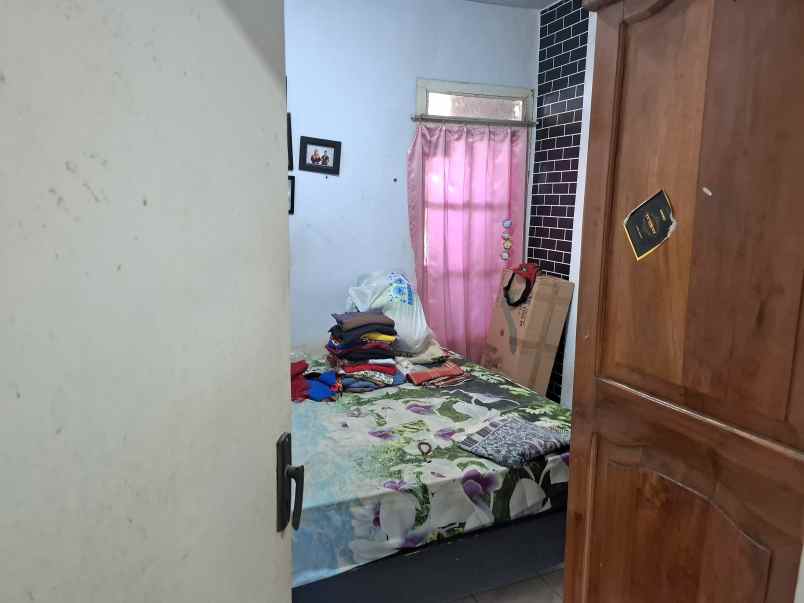 dijual rumah pojok di griya kencana asri jember