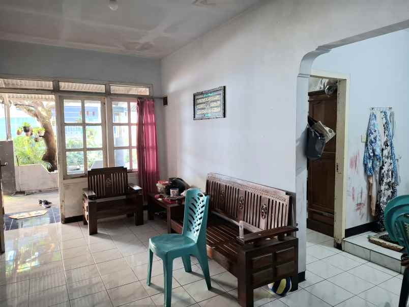 dijual rumah pojok di griya kencana asri jember