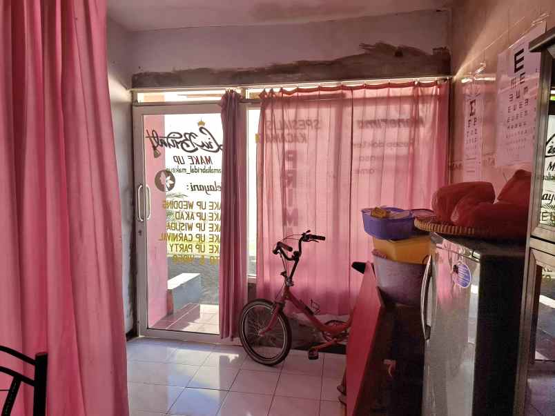 dijual rumah pojok di griya kencana asri jember