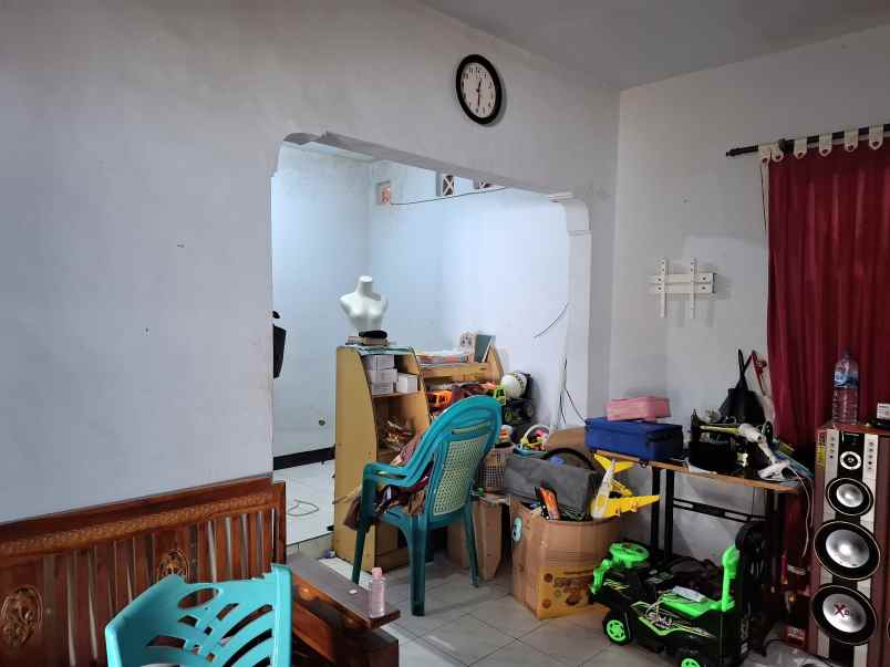 dijual rumah pojok di griya kencana asri jember