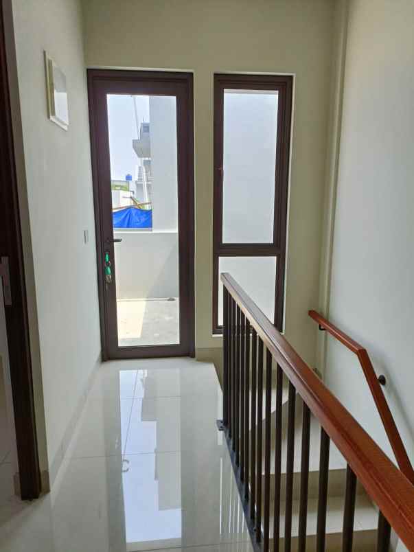 dijual rumah premier estate 3
