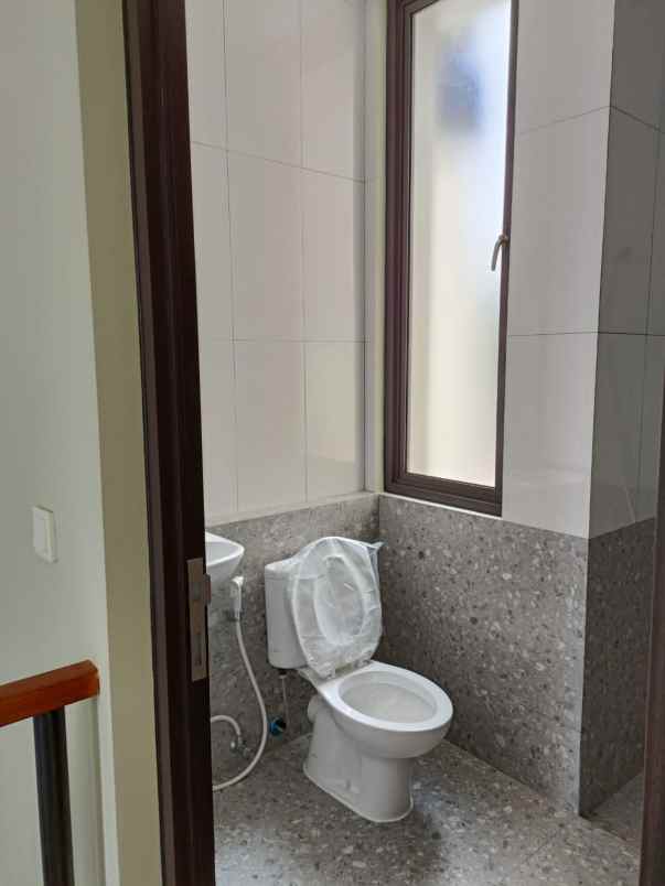 dijual rumah premier estate 3