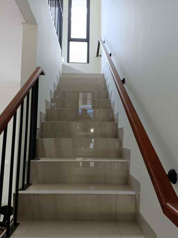 dijual rumah premier estate 3