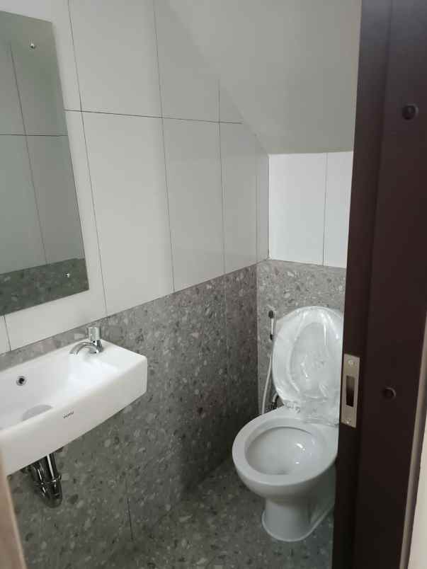 dijual rumah premier estate 3