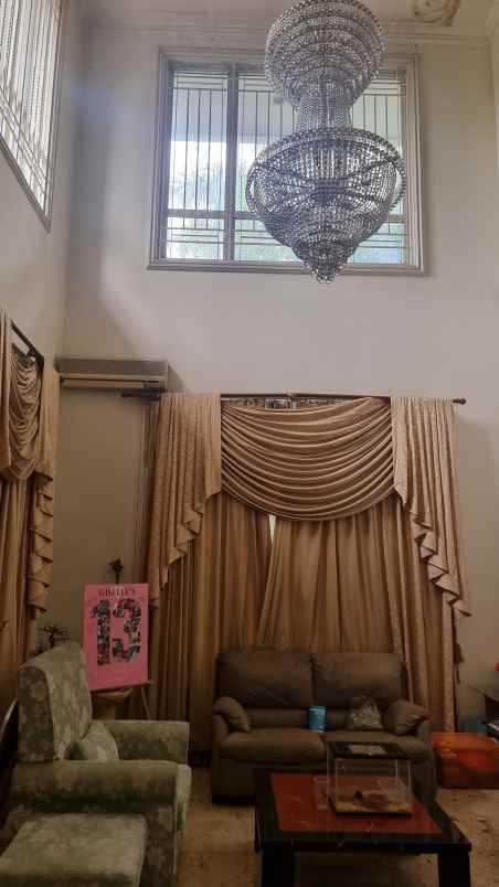dijual rumah puri indah