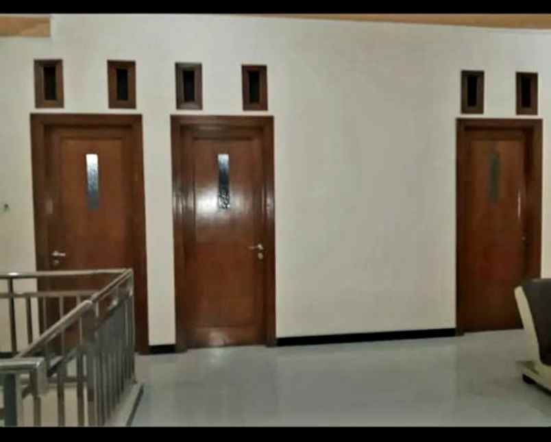 dijual rumah puri surya jaya