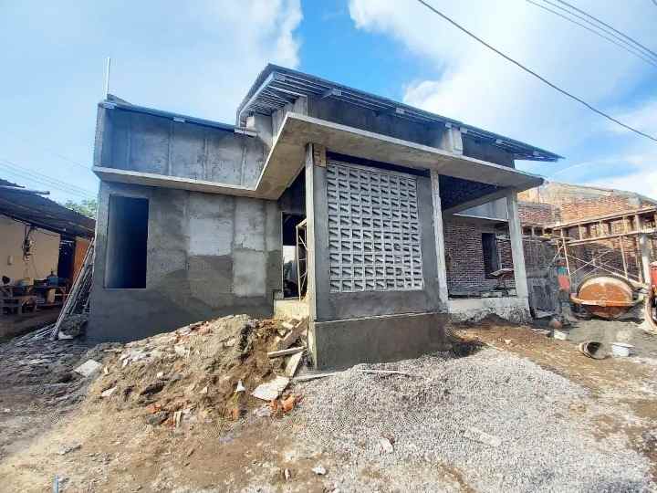 dijual rumah purwomartani