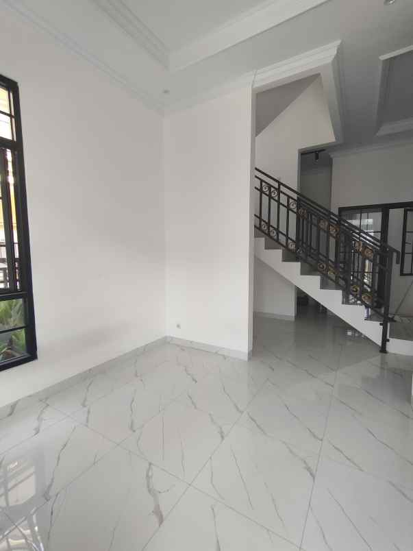 dijual rumah rangkapan jaya bari