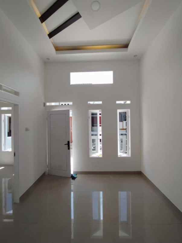 dijual rumah ready shm dekat stasiun dan jalan utama