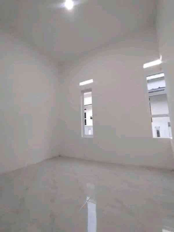 dijual rumah ready shm dekat stasiun dan jalan utama