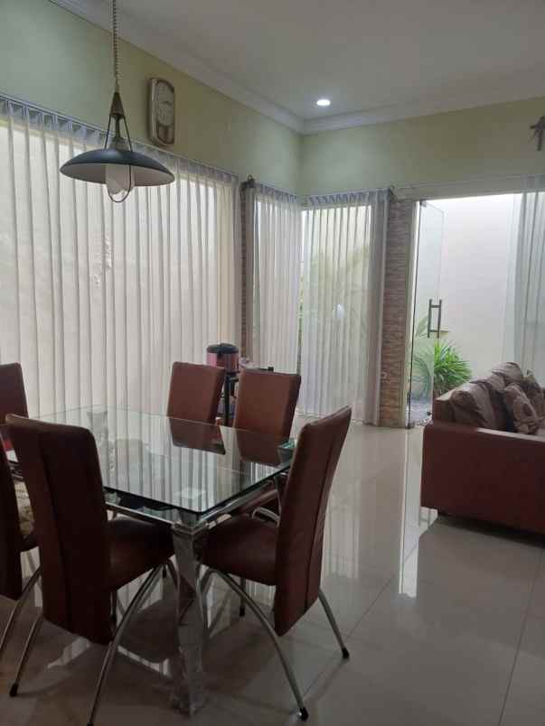 dijual rumah royal residence