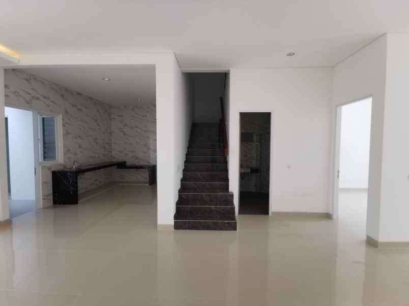 dijual rumah royal residence