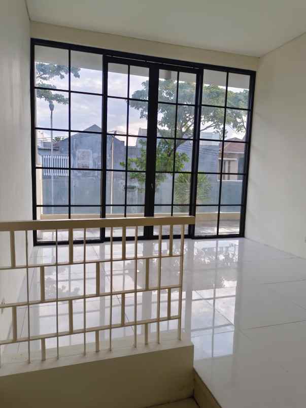 dijual rumah royal residence