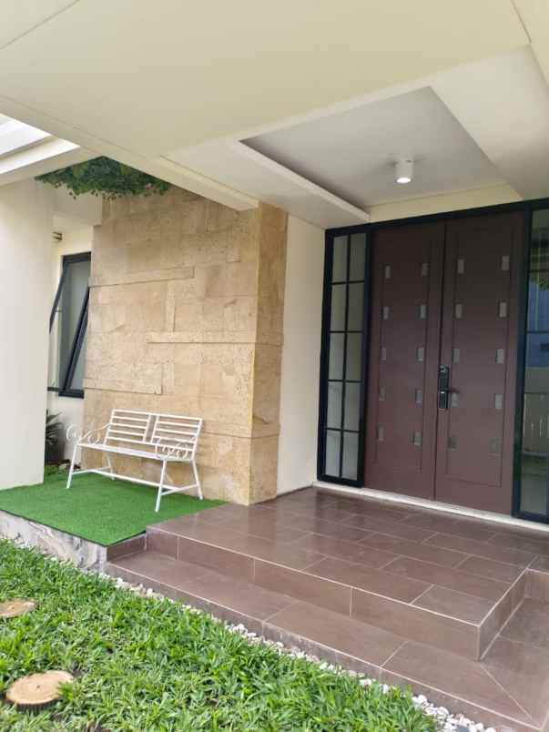 dijual rumah royal residence