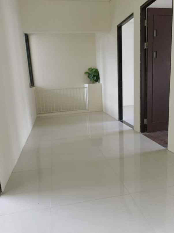 dijual rumah royal residence