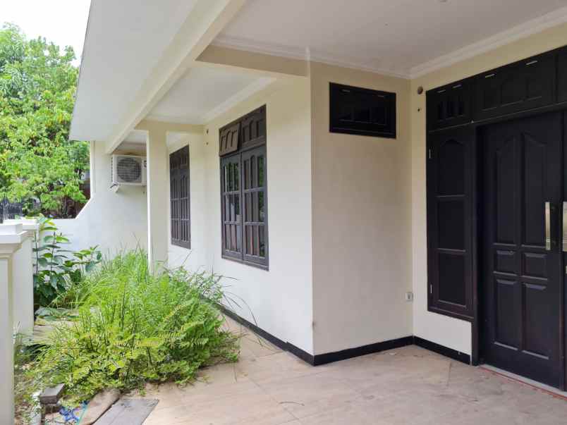 dijual rumah rungkut