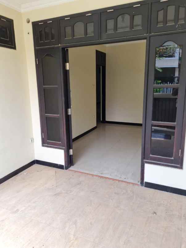 dijual rumah rungkut