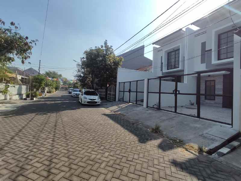 dijual rumah rungkut asri