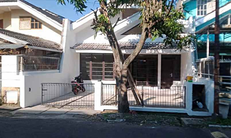 dijual rumah sanggar hurip