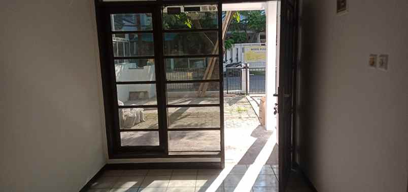 dijual rumah sanggar hurip