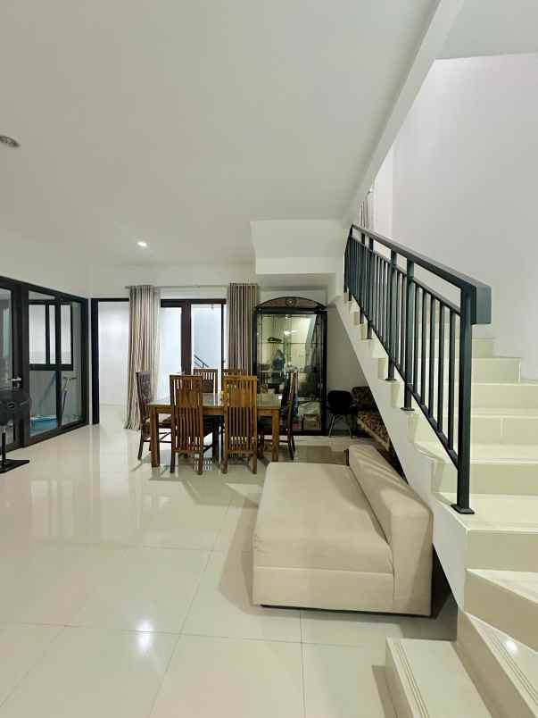 dijual rumah sawangan depok