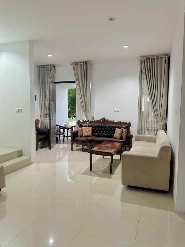 dijual rumah sawangan depok