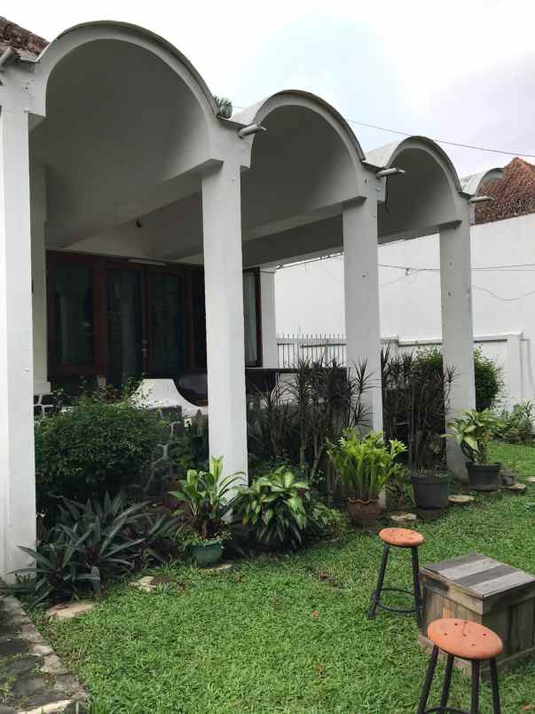 dijual rumah sayap dago