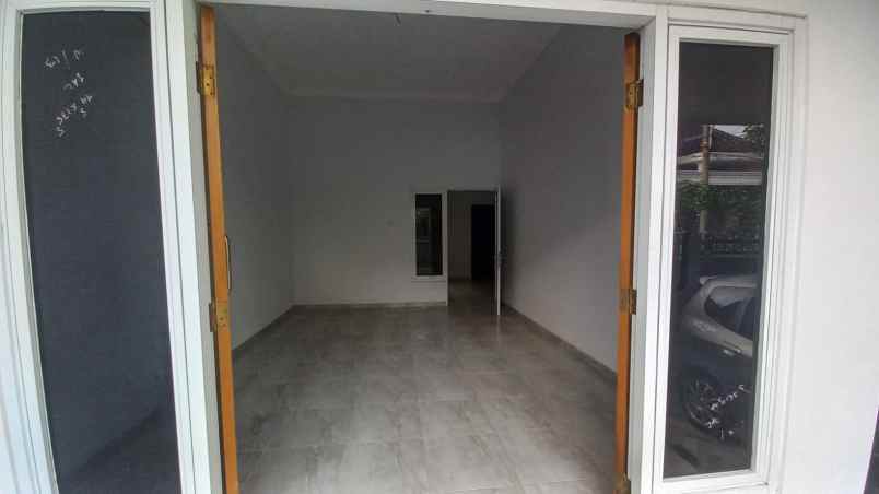 dijual rumah semolowaru